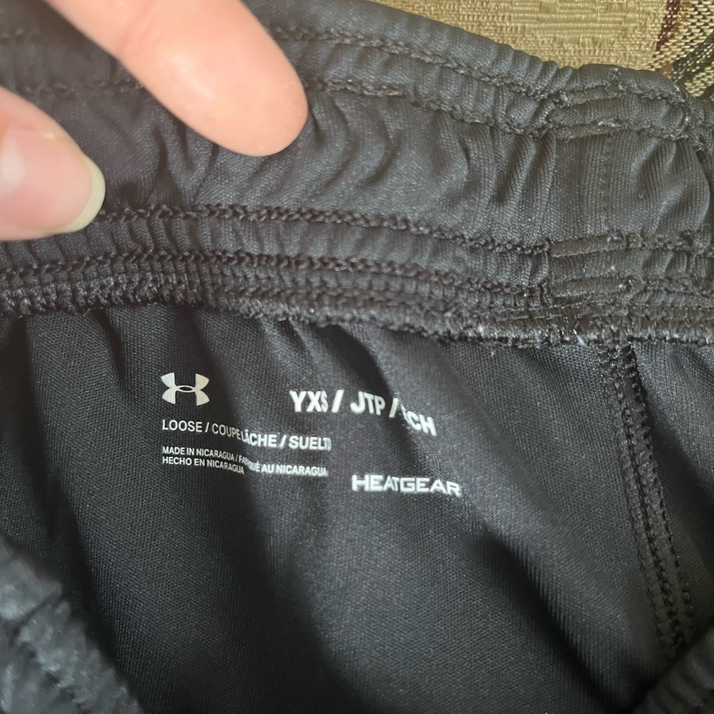 Youth XS Under Armour Shorts in black. - Picture 4 of 6